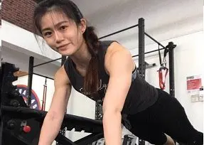 Ảnh thumbnail video Tập thể dục sẽ kích thích con cu anh con điếm tập thể dục uốn éo khoe thân làm cặc anh cứng ngắc
